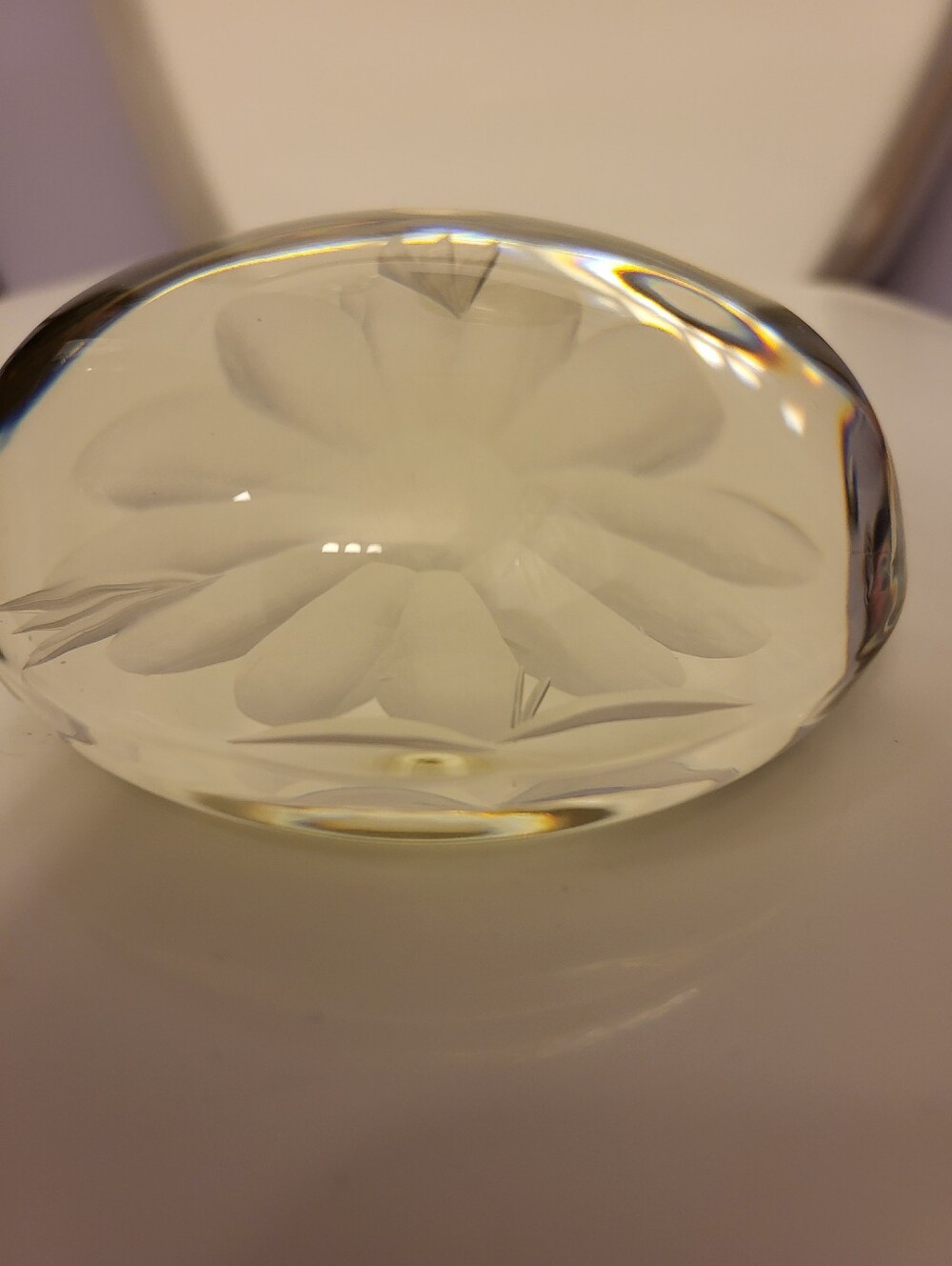 VTG.4 In.Dome Shaped Art Glass Paperweight with Etched White Flower - Home Art - Picture 3 of 11